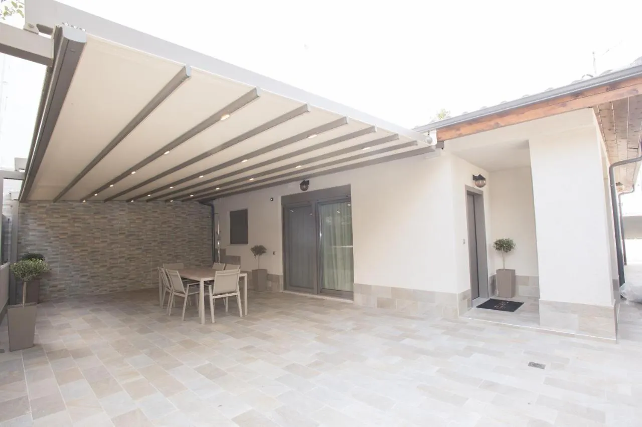 Dolphin Villa Peraia  0*, Peraia (Thessaloniki) Greece